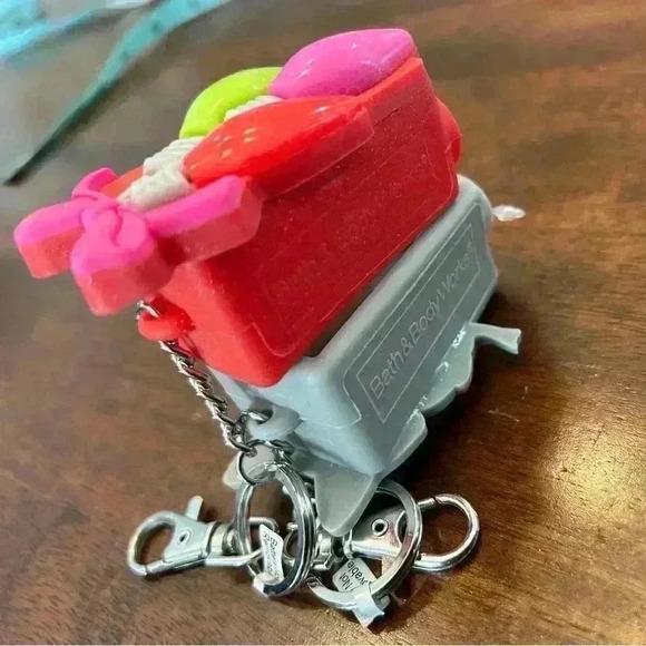 NWT Bath Body Works Pocket Bac Hand Sanitizer Holders Set Of 2 Christmas Holiday - Picture 4 of 5